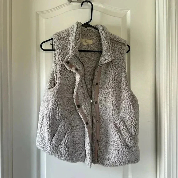 Thread & Supply Jackets & Blazers - Sherpa vest size small